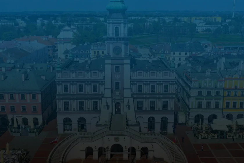 Klimatyzacja Zamość - widok runku w Zamościu z lotu ptaka, w którym przeprowadzamy montaż klimatyzacji